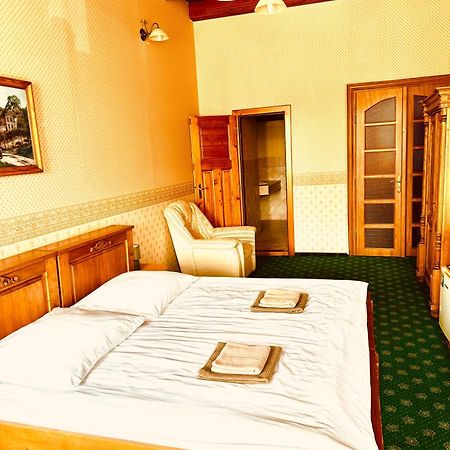 Hotel Maxim Frydek-Mistek Luaran gambar