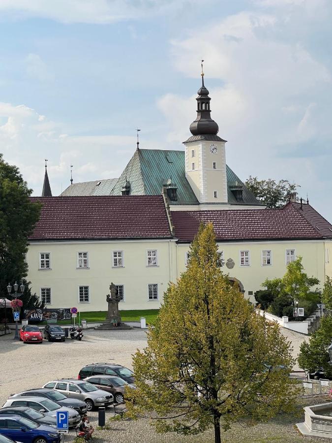 Hotel Maxim Frydek-Mistek Luaran gambar