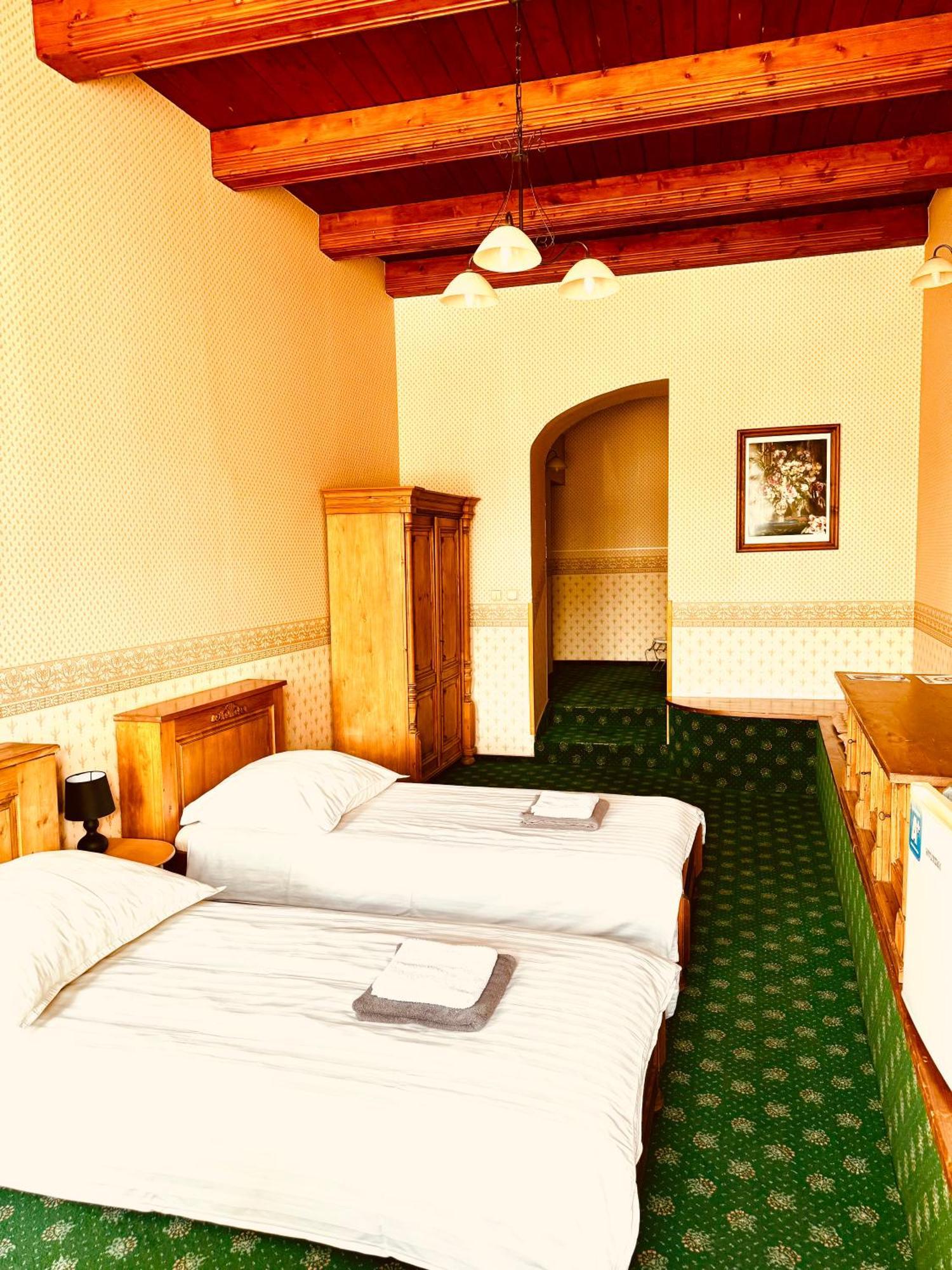 Hotel Maxim Frydek-Mistek Luaran gambar